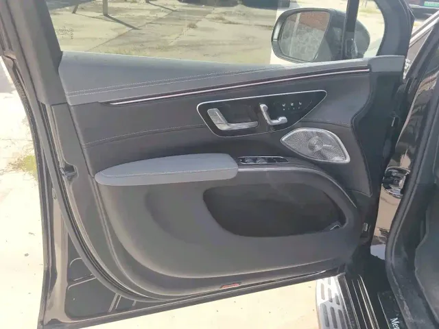 Mercedes-Benz EQS SUV — Фото автомобиля 4