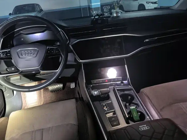 Audi A7L — Фото автомобиля 12