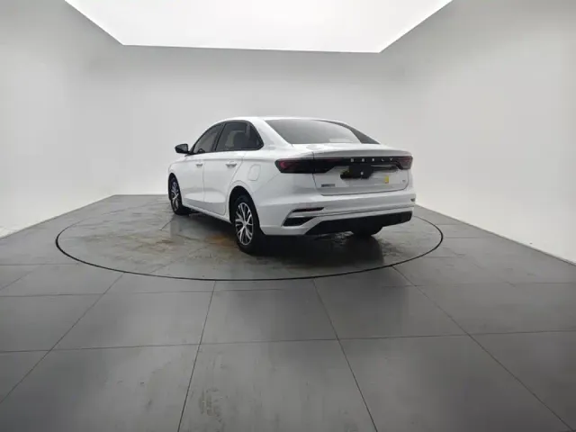 Geely Emgrand — Фото автомобиля 3