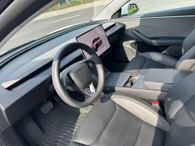Tesla Model 3 — Фото автомобиля 3