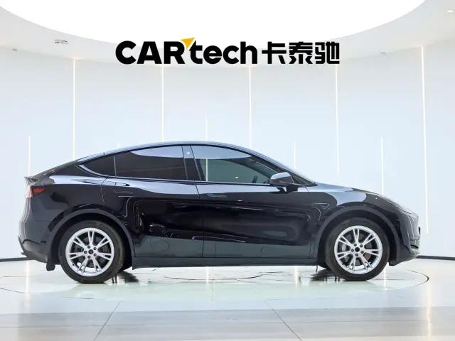 Tesla Model Y — Фото автомобиля 8