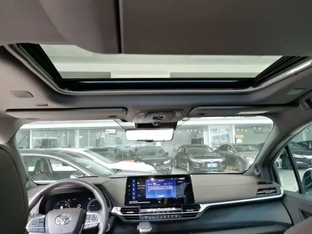 Toyota Sienna — Фото автомобиля 17