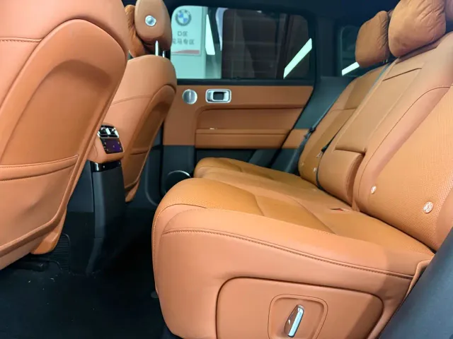 Li Auto L6 — Фото автомобиля 14