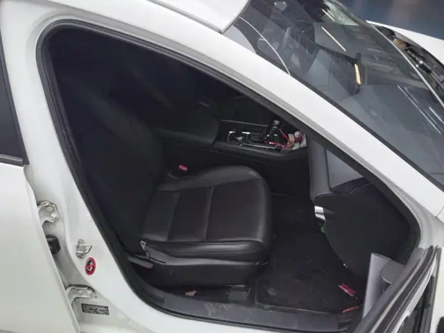 Mazda Axela — Фото автомобиля 8