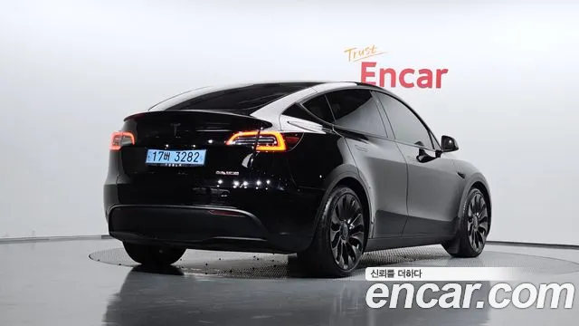 Tesla Model Y — Фото автомобиля 2