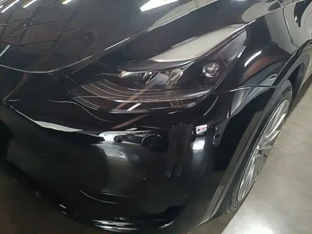 Tesla Model Y — Фото автомобиля 23