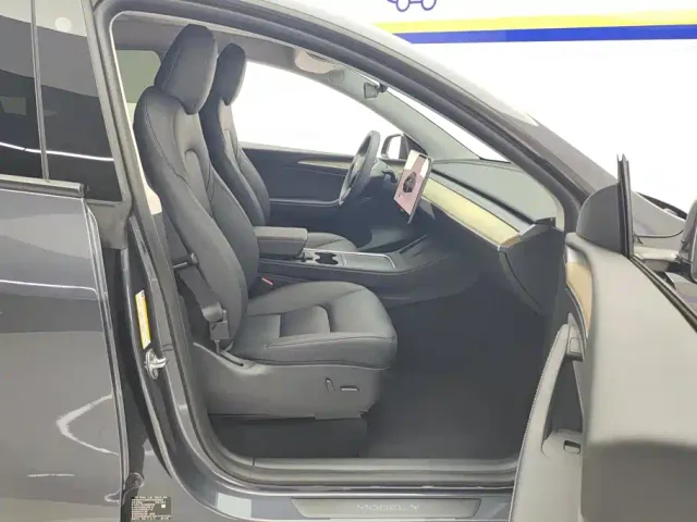 Tesla Model Y — Фото автомобиля 8