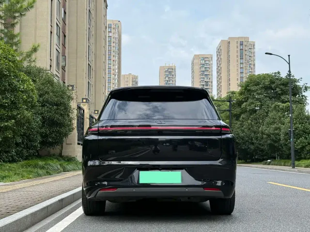 Li Auto L8 — Фото автомобиля 5