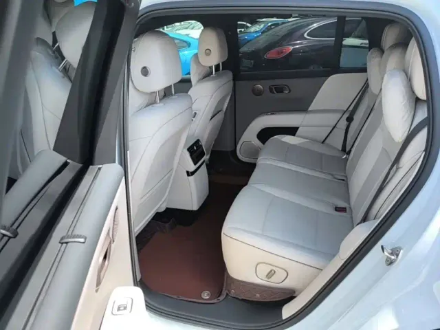 Li Auto i6 — Фото автомобиля 16