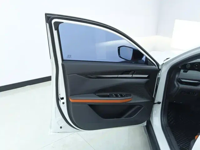 Changan Changan UNI-V 2023 1.5T Premium Edition — Фото автомобиля 7