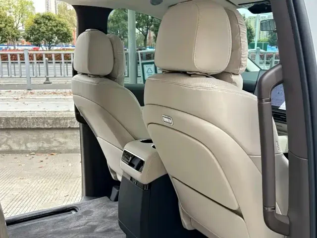 Li Auto MEGA — Фото автомобиля 9