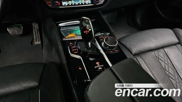 BMW 5-Series — Фото автомобиля 9