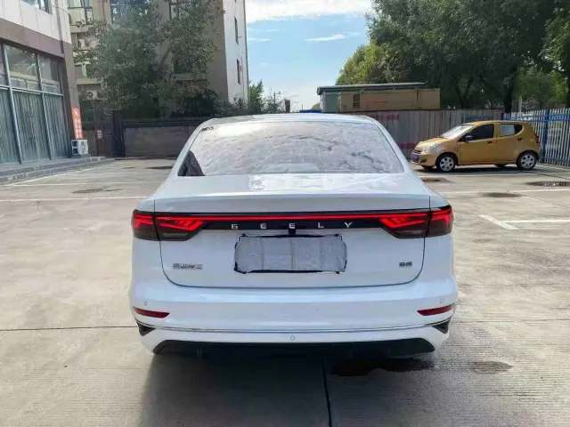 Geely Emgrand — Фото автомобиля 8