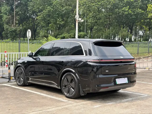 Li Auto L8 — Фото автомобиля 6