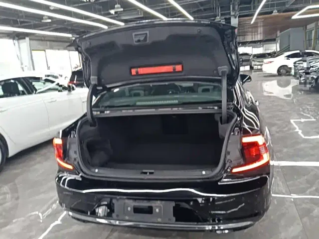 Volvo S90 — Фото автомобиля 18