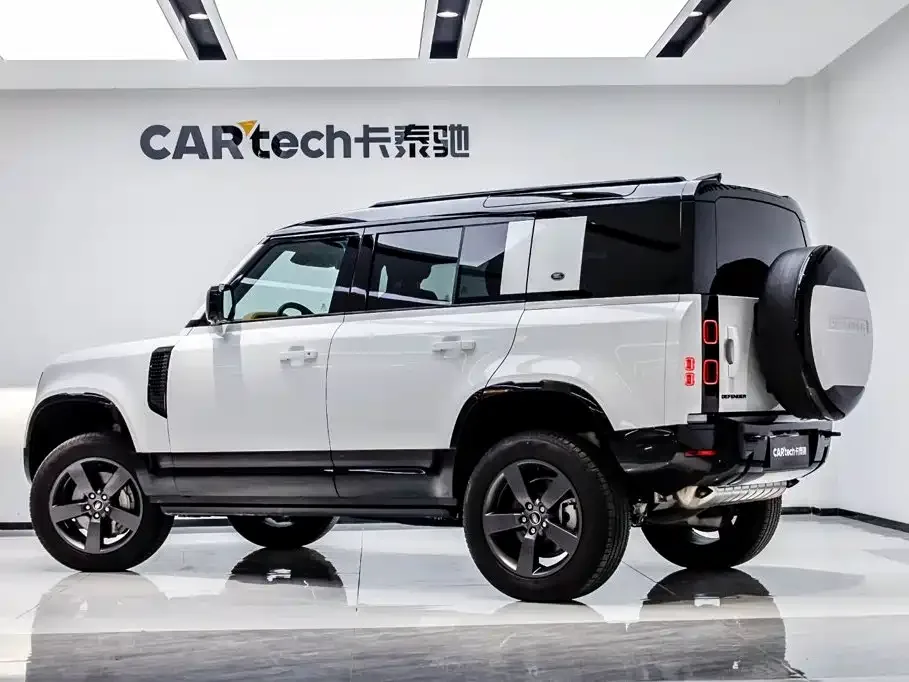 Land Rover Land Rover Defender 2024 110 3.0T P400 X-DYNAMIC HSE — Фото автомобиля 4
