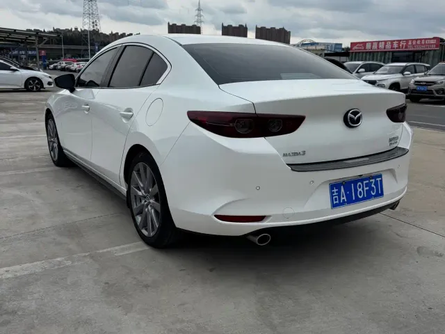 Mazda Axela — Фото автомобиля 19