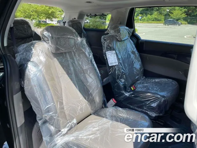 Kia Carnival Generation 4 — Фото автомобиля 17