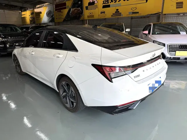 Hyundai Elantra — Фото автомобиля 6