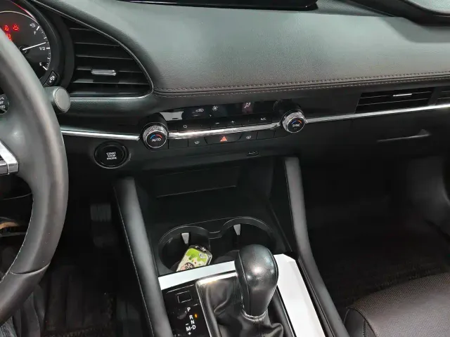 Mazda Axela — Фото автомобиля 18