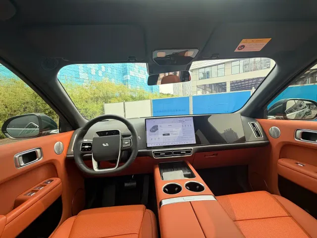 Li Auto L8 — Фото автомобиля 6