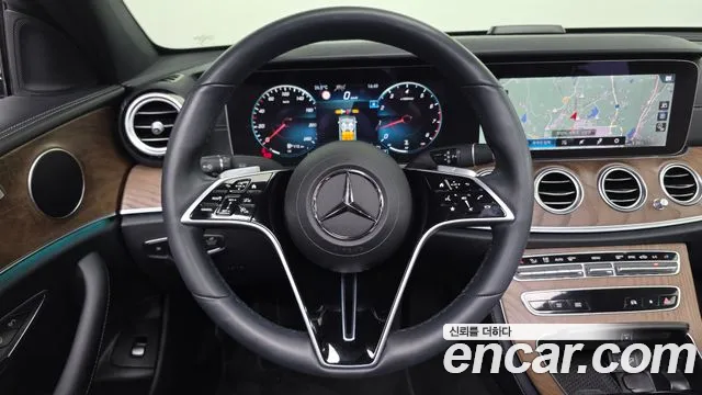 Mercedes-Benz E-Class — Фото автомобиля 12