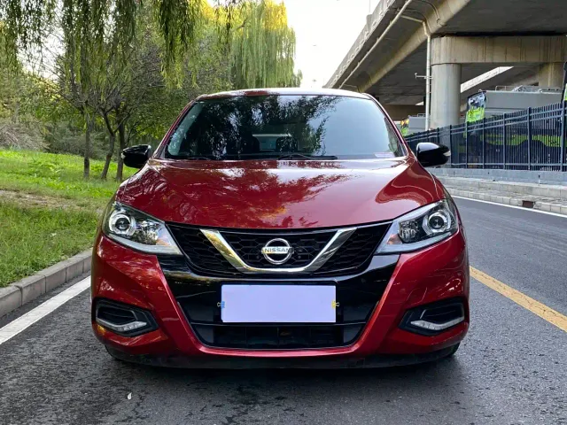 Nissan Tiida — Фото автомобиля 2