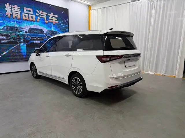 Wuling Jiachen — Фото автомобиля 4