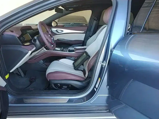 BYD Seal 07 DM-i — Фото автомобиля 14