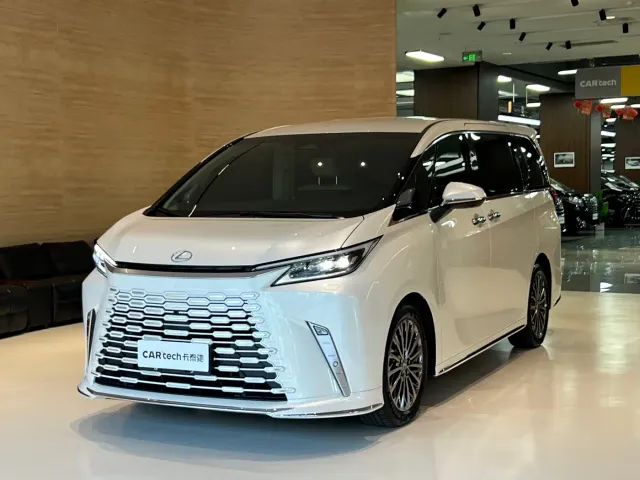Фотография автомобиля — Lexus LM