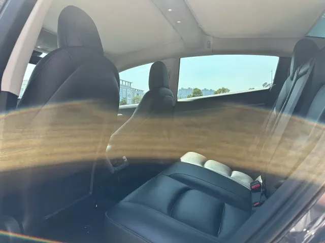 Tesla Model 3 — Фото автомобиля 7