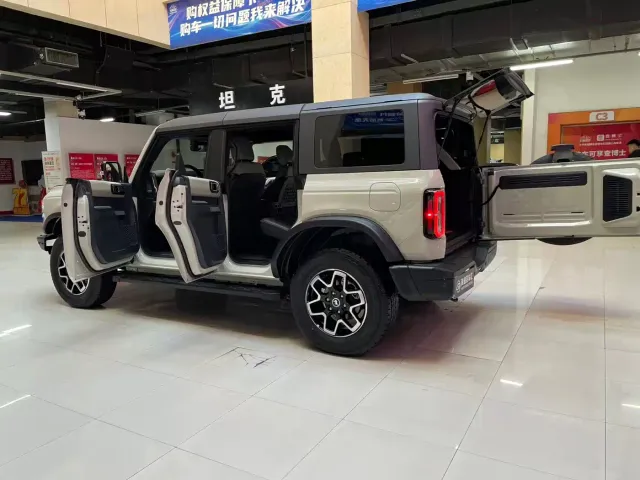 Ford Bronco — Фото автомобиля 15