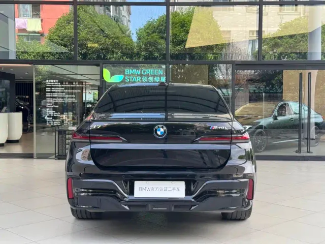 BMW i7 M70L — Фото автомобиля 4