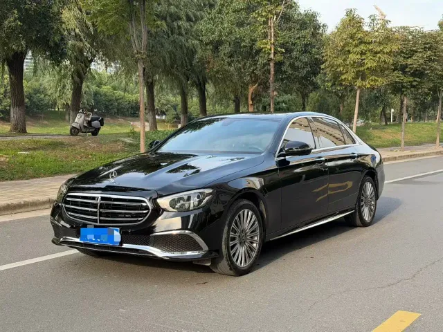 Фотография автомобиля — Mercedes-Benz E-Class