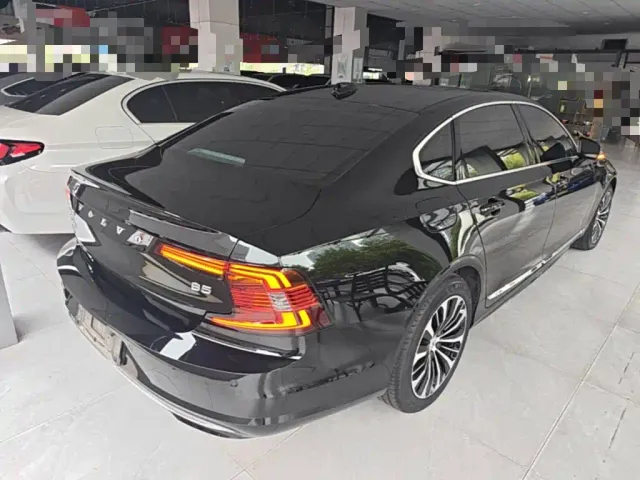 Volvo S90 — Фото автомобиля 6