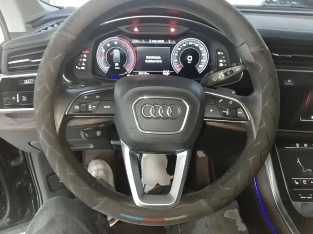 Audi Q7 — Фото автомобиля 10