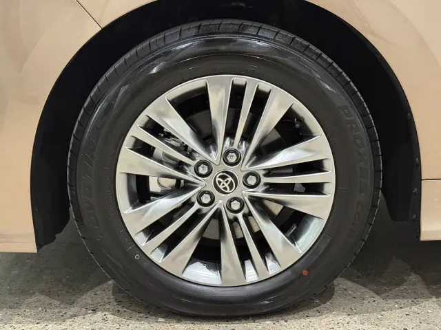 Toyota Alphard — Фото автомобиля 23
