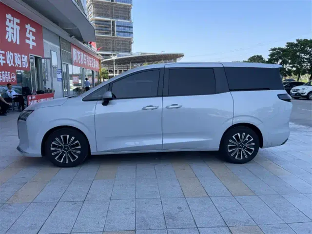 Wuling Starlight 730 — Фото автомобиля 7