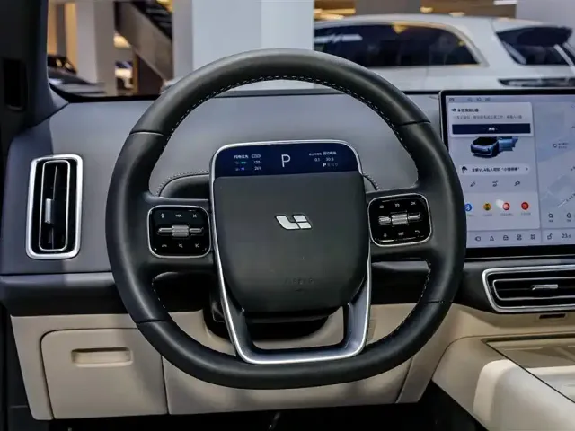 Li Auto L7 — Фото автомобиля 14
