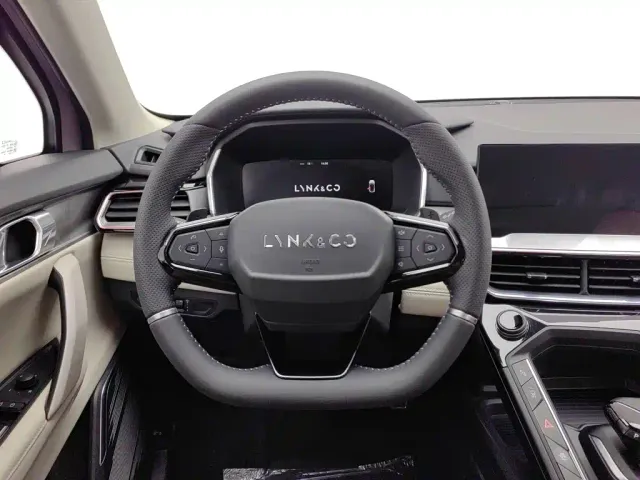 Lynk & Co 06 — Фото автомобиля 11