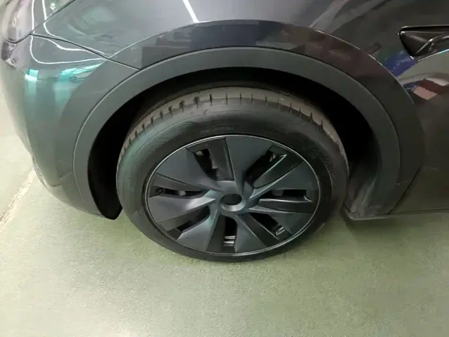 Tesla Model Y — Фото автомобиля 22