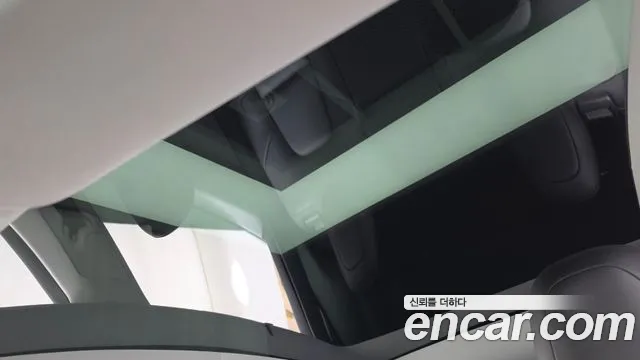 Tesla Model Y — Фото автомобиля 24