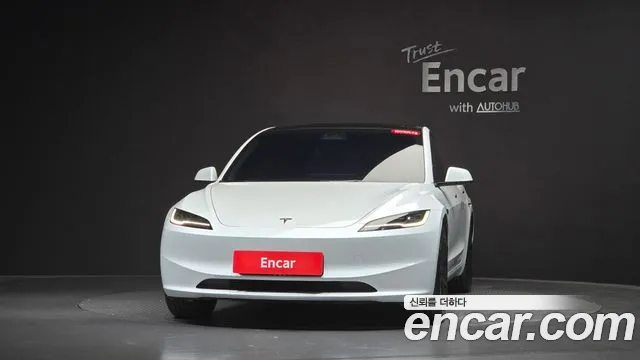 Tesla Model 3 — Фото автомобиля 3