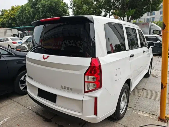 Wuling Hongguang Plus — Фото автомобиля 6