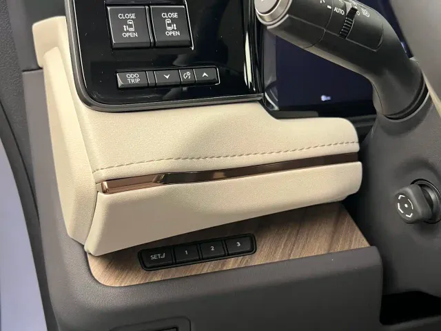 Lexus LM — Фото автомобиля 6