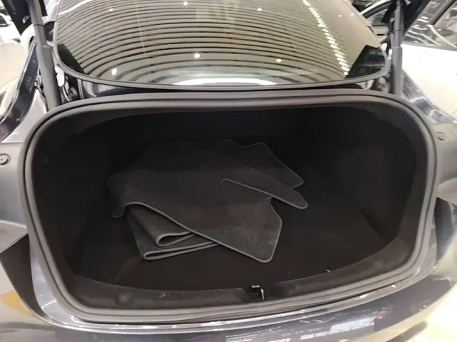 Tesla Model 3 — Фото автомобиля 18