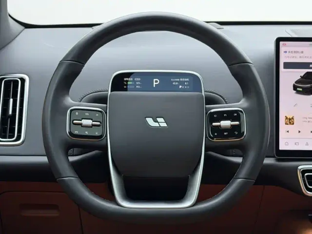 Li Auto L7 — Фото автомобиля 11