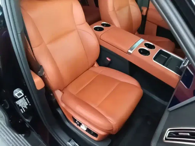 Li Auto L8 — Фото автомобиля 24
