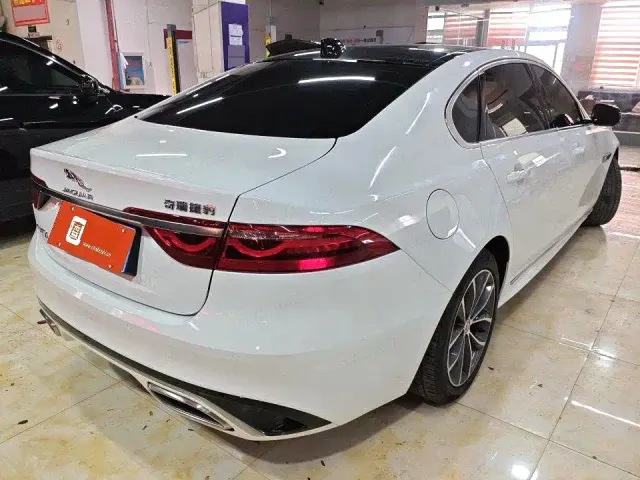 Jaguar XFL — Фото автомобиля 9
