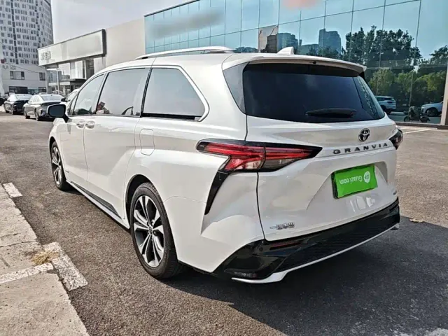 Toyota Granvia — Фото автомобиля 4